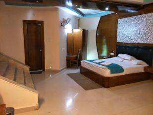 Luxury Suite
